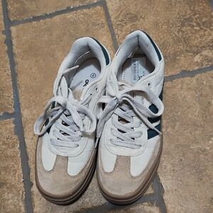 Chic Women's Sneakers in Cream and Tan